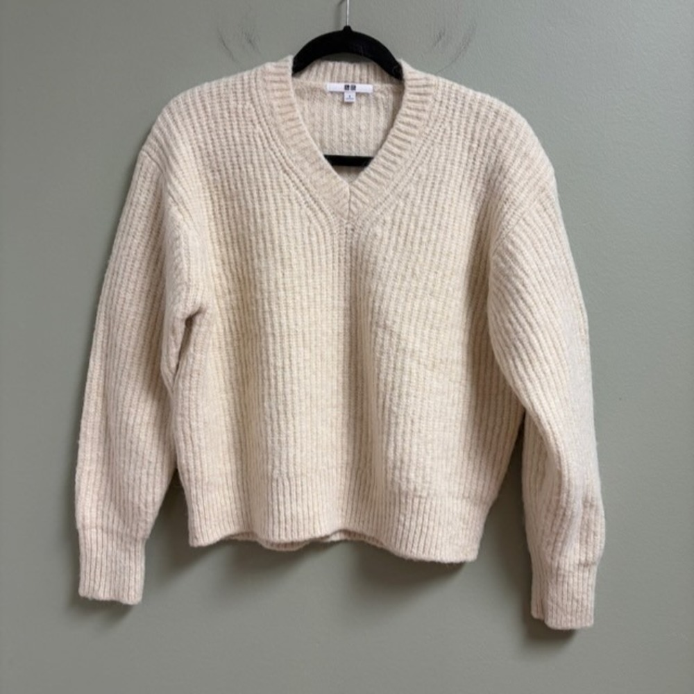 Uniqlo Womens Fluffy V-Neck Sweater S Cream Oversized Ribbed Wool Blend Preppy